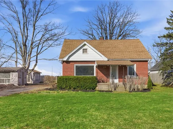 74 Freelton Rd, Flamborough, ON L8B 0Z3