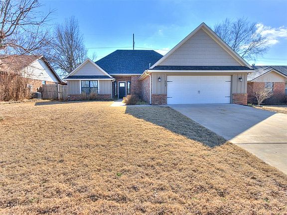 4th image of 604 Silver Maple Ln