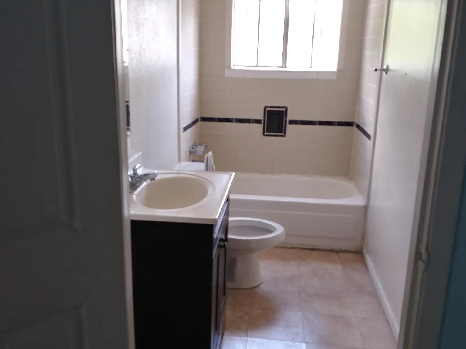 3 bed, 2100 sqft, $1,550 — Photo 2