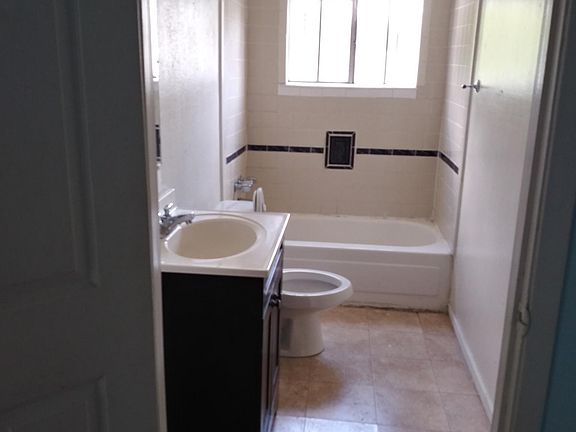 2nd image of 205 Monticello Ct