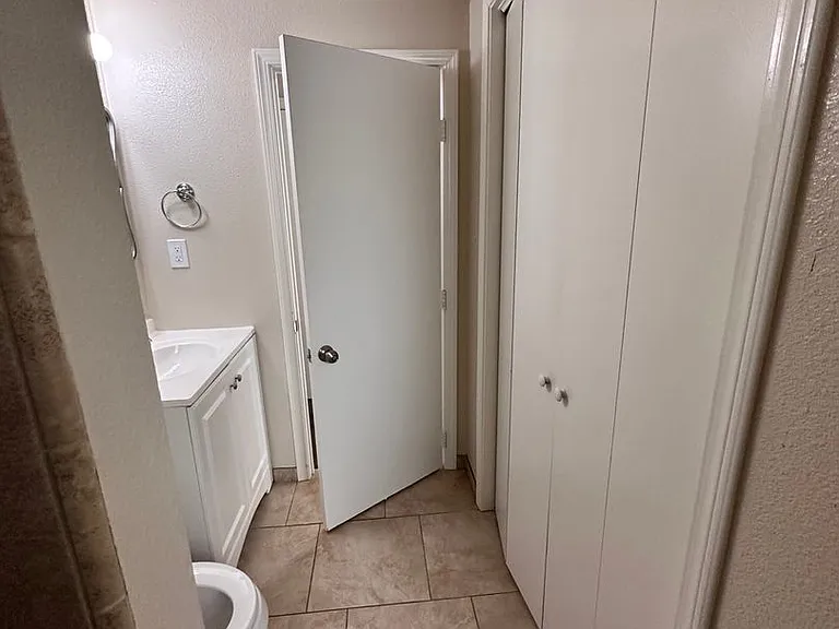 4735 N Thorne Ave — Photo 7