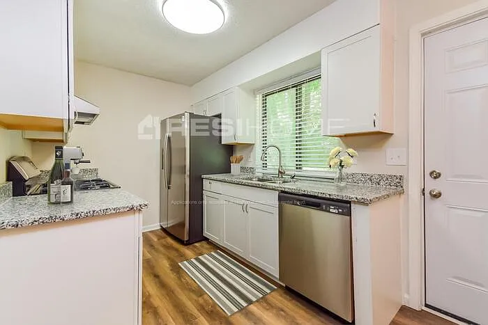 113 Clifford Ct — Photo 3