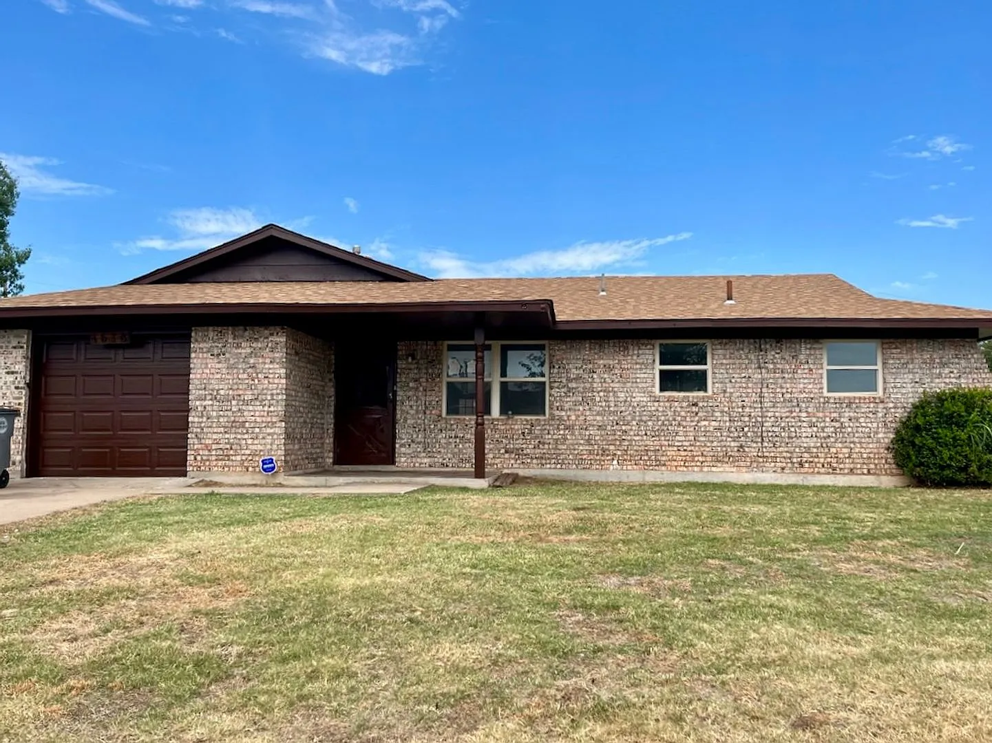 1618 Se Clover Ln- Now Available! — Photo 1