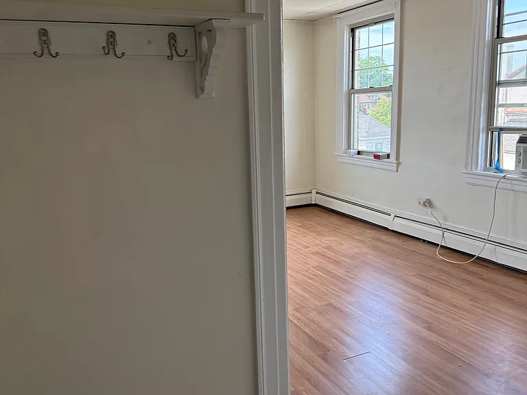 527 Northampton St — Photo 10