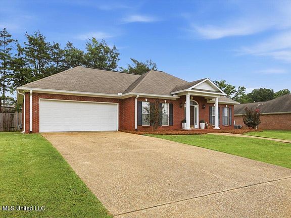 3rd image of 406 Pecan Cir