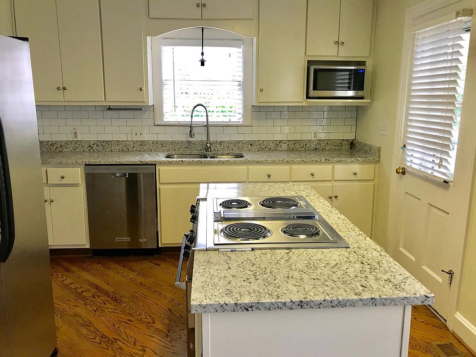 2nd image of 3605 Basswood Ln
