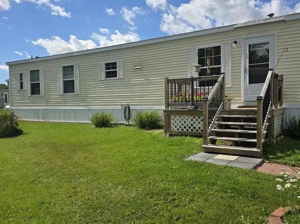 3 Parkview Lane, Lewiston, ME 04240