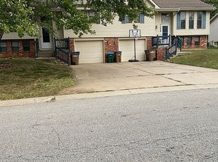 1128 Ridgeway Dr, Raymore, MO 64083