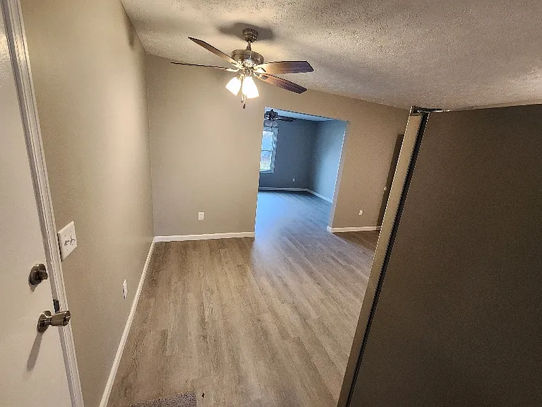 1146 Morris Ave — Photo 9