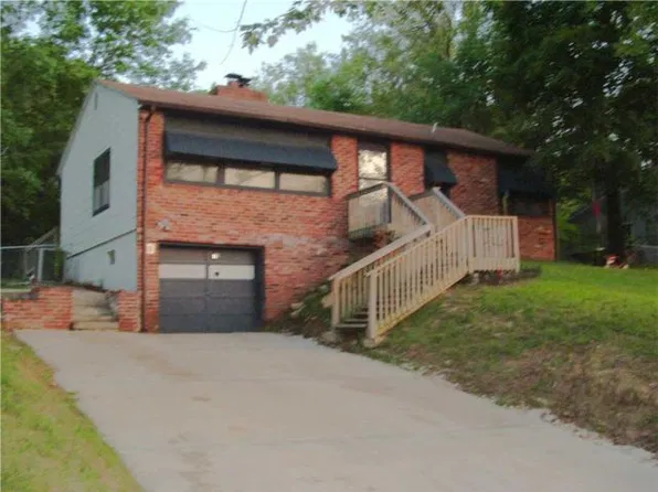 15 E Whittier St, Claycomo, MO 64119