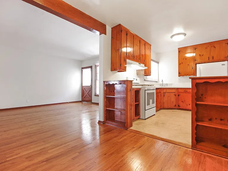 12224-34 Chandler Blvd — Photo 15