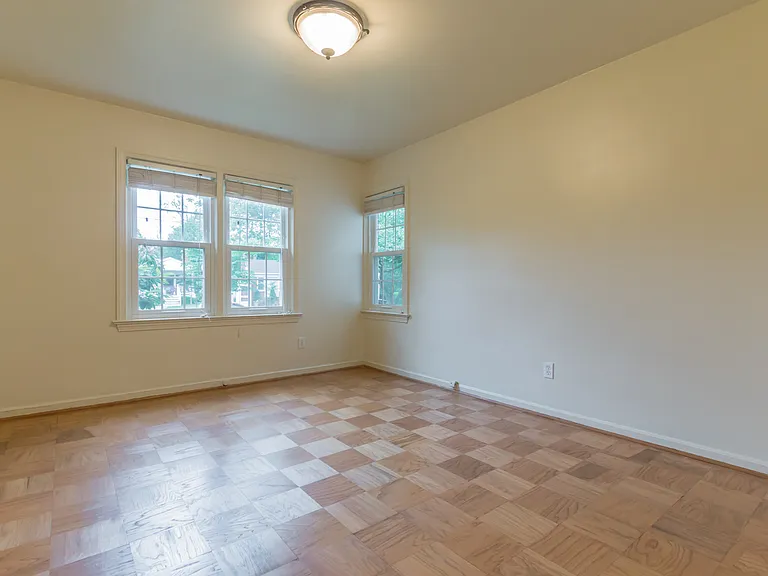 9702 Bellevue Dr — Photo 19