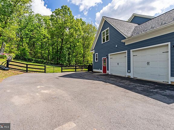 5th image of 2075 Mountain Rd