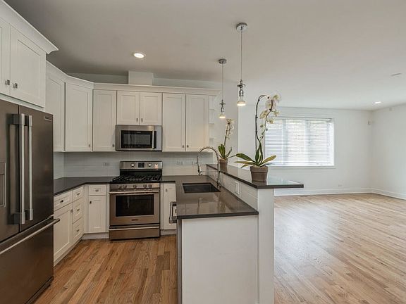 3rd image of 2505 W Potomac Ave #1W