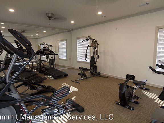 3rd image of 1304 Elliott Dr APT 106