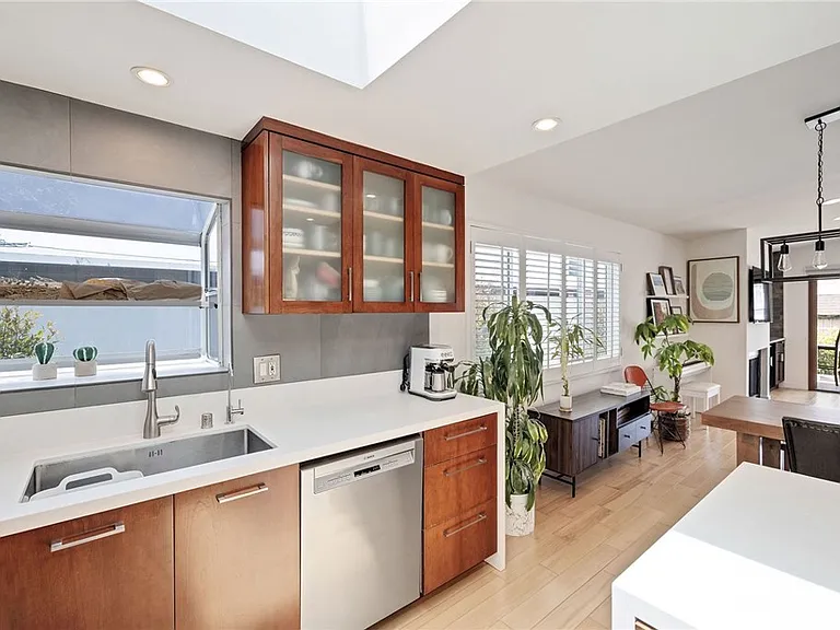 1214 1st Pl — Photo 34