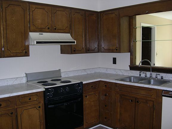 NICE, EFFICIENT KITCHEN