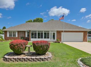 745 E Lindon St, Bolivar, MO 65613