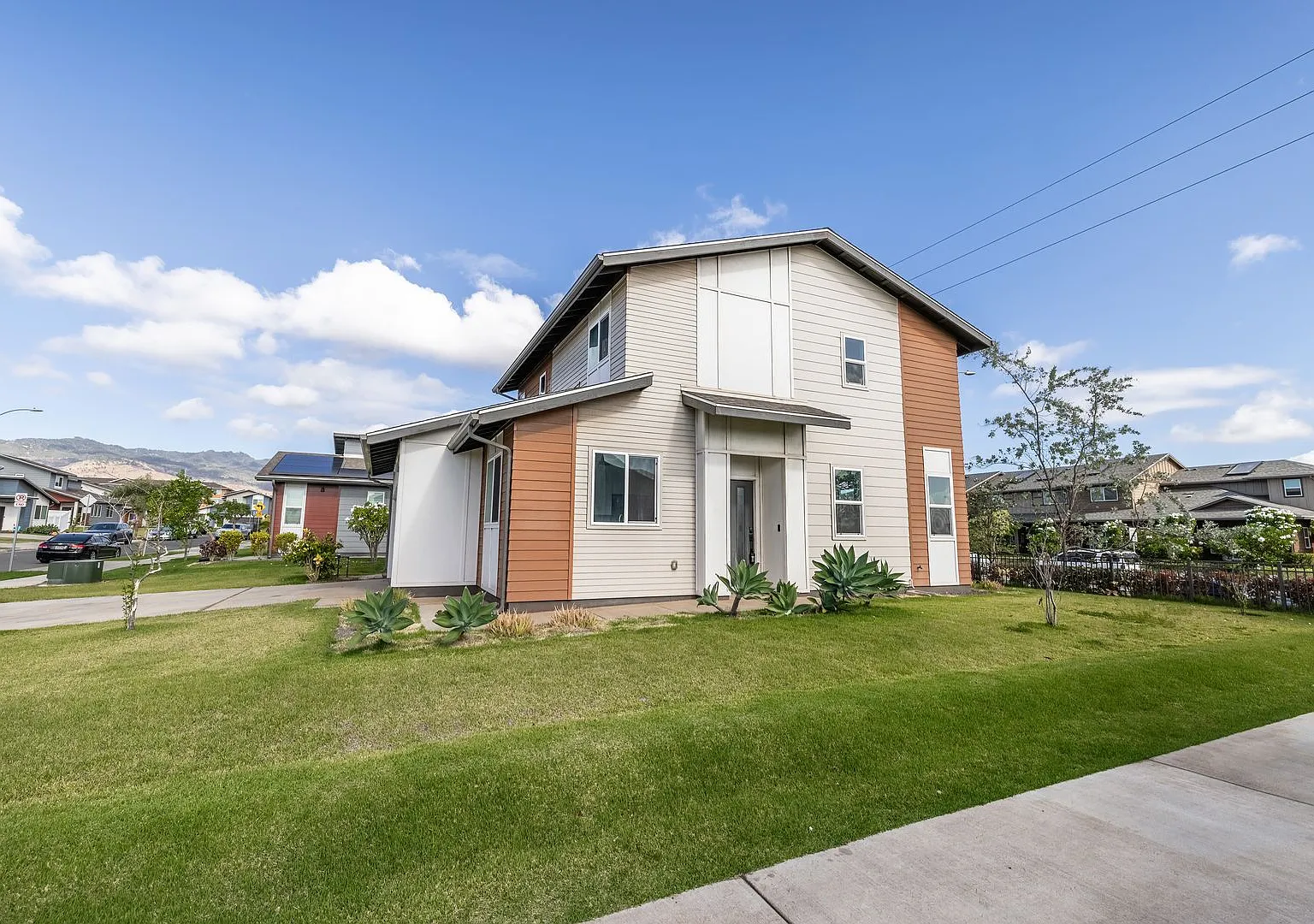 Stunning 3-Bedroom and 2.5 Bathroom Home in the Heart of Lko at Ho'opili Prime Ewa Beach Location! — Photo 2