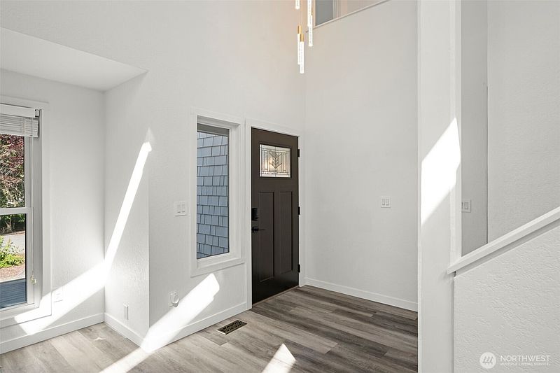 4th image of 4710 229th PL NE