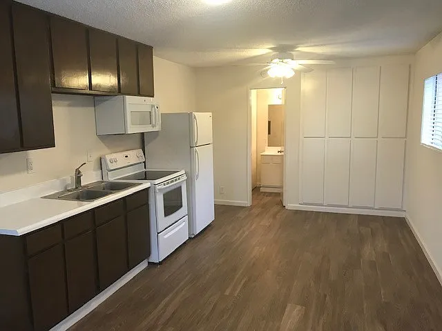 Cary Manor Apartments — Photo 3