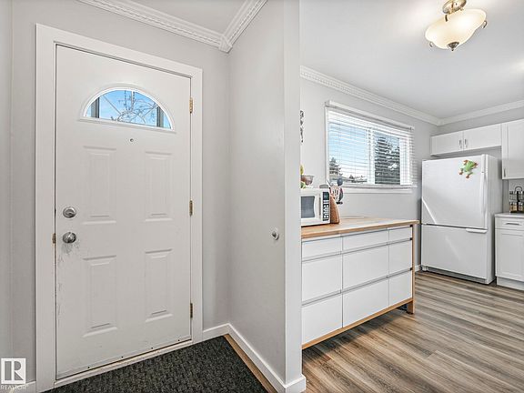 2nd image of 1364 Lakewood Rd W