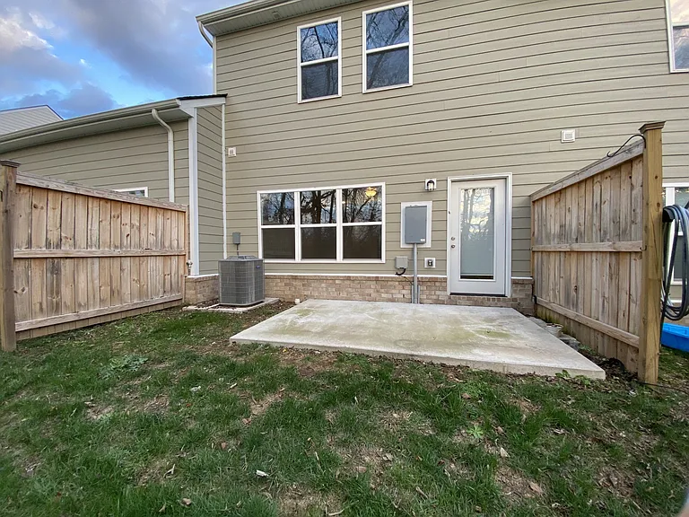 352 Banbury Dr — Photo 28