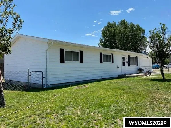 417 Monroe St, Rawlins, WY 82301