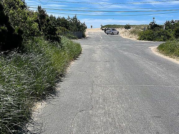 3rd image of 1906 Montauk Hwy