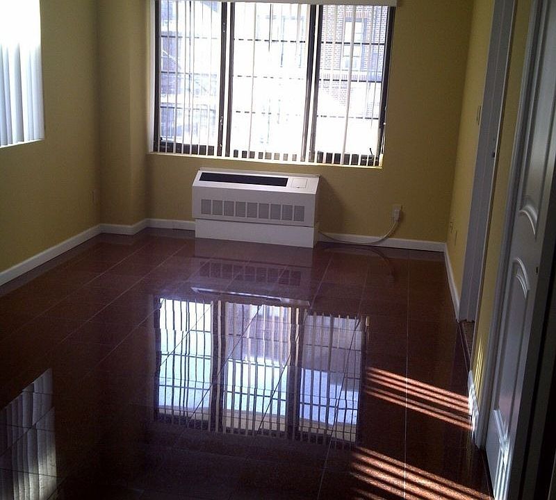 1st image of 2328 31st Ave APT 1