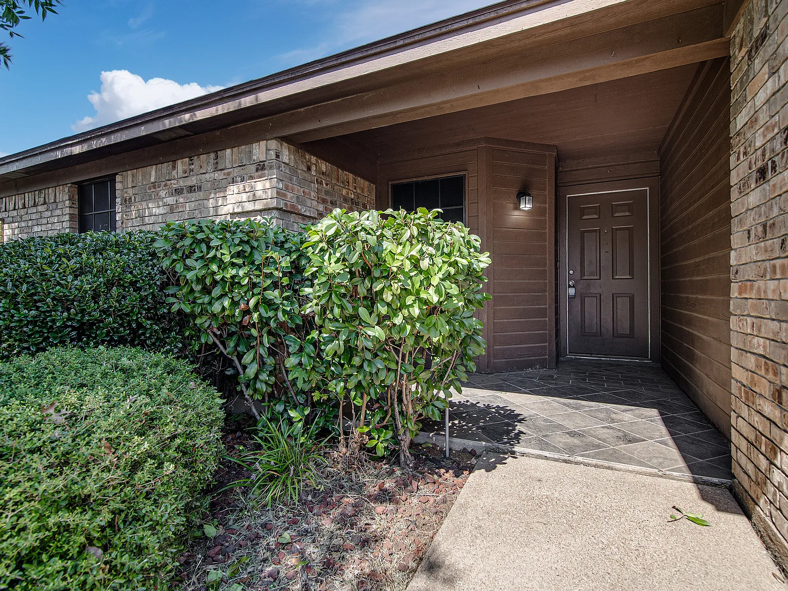 3 bed, 1353 sqft, $1,850 — Photo 3