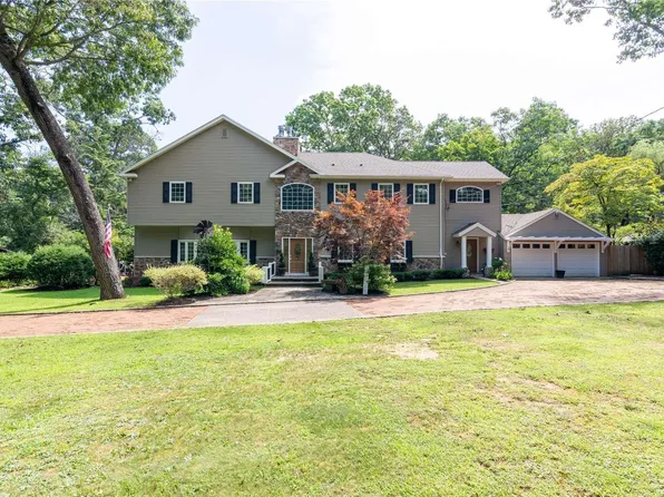 31 Croft Lane, Smithtown, NY 11787