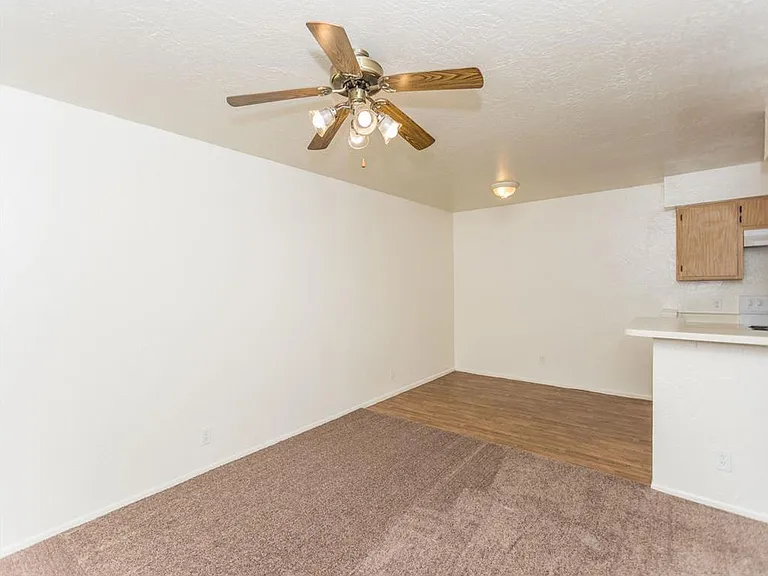 University Square Apartments — Photo 23
