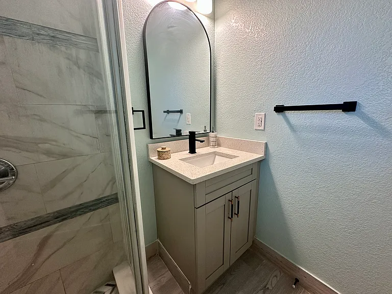 2376 Pembrook Dr — Photo 15