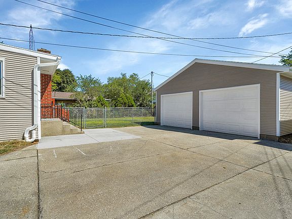 4th image of 2705 Niles Ave