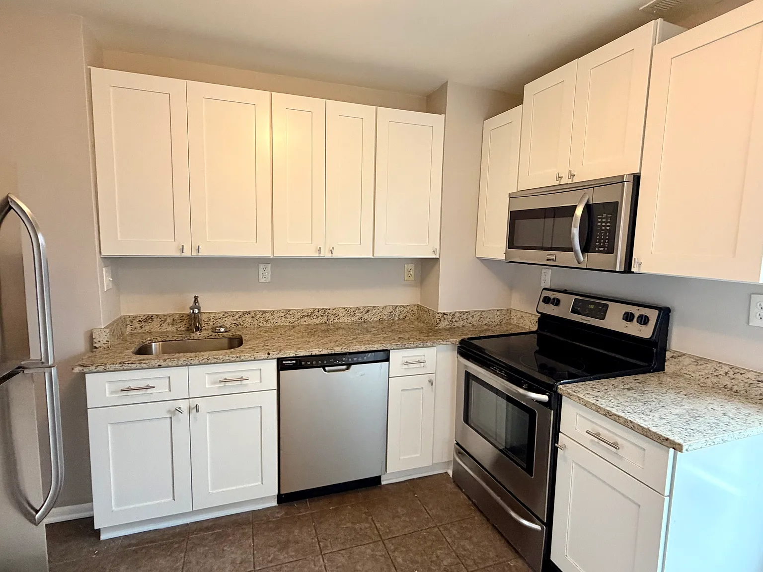 5 bed, 3.5 bath, 2200 sqft, $6,000 — Photo 4