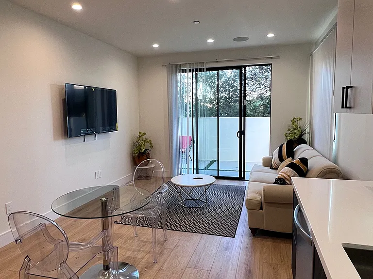4663 1/4 Pickford St #1/4 — Photo 8