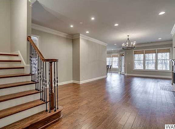 3rd image of 5089 Yorkshire Ln