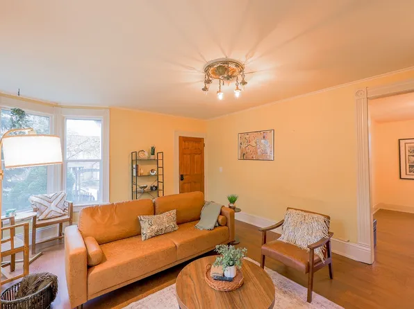 328 E 2nd St, Moscow, ID 83843