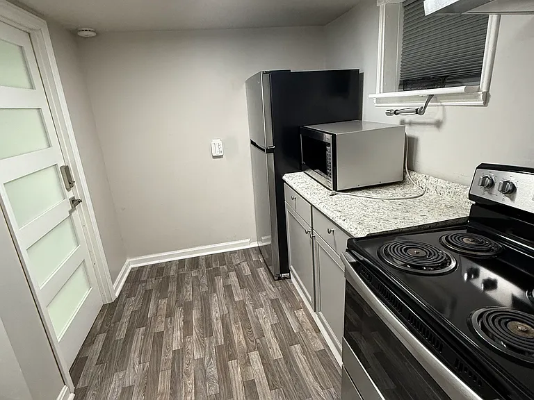 106 E Walnut St #1 — Photo 26