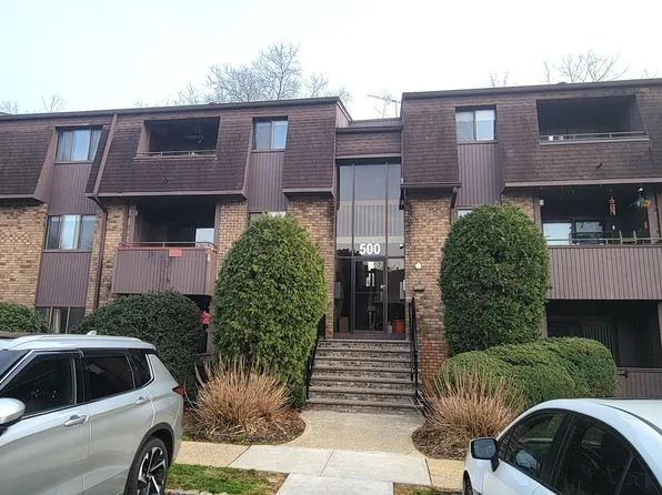 522 Woodmill Dr, Cranbury, NJ 08512