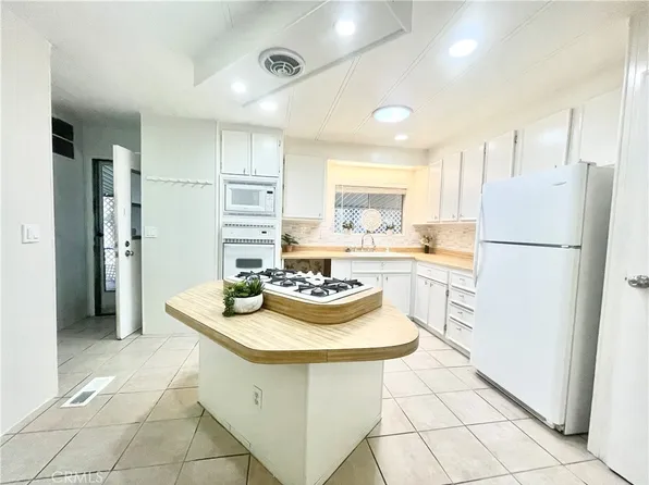 4040 Piedmont Dr, Highland, CA 92346