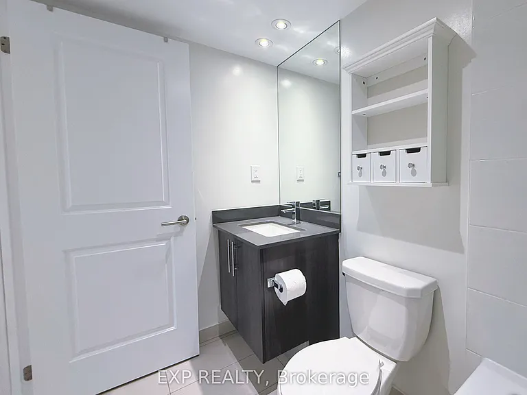 400 Adelaide St E #702 — Photo 9