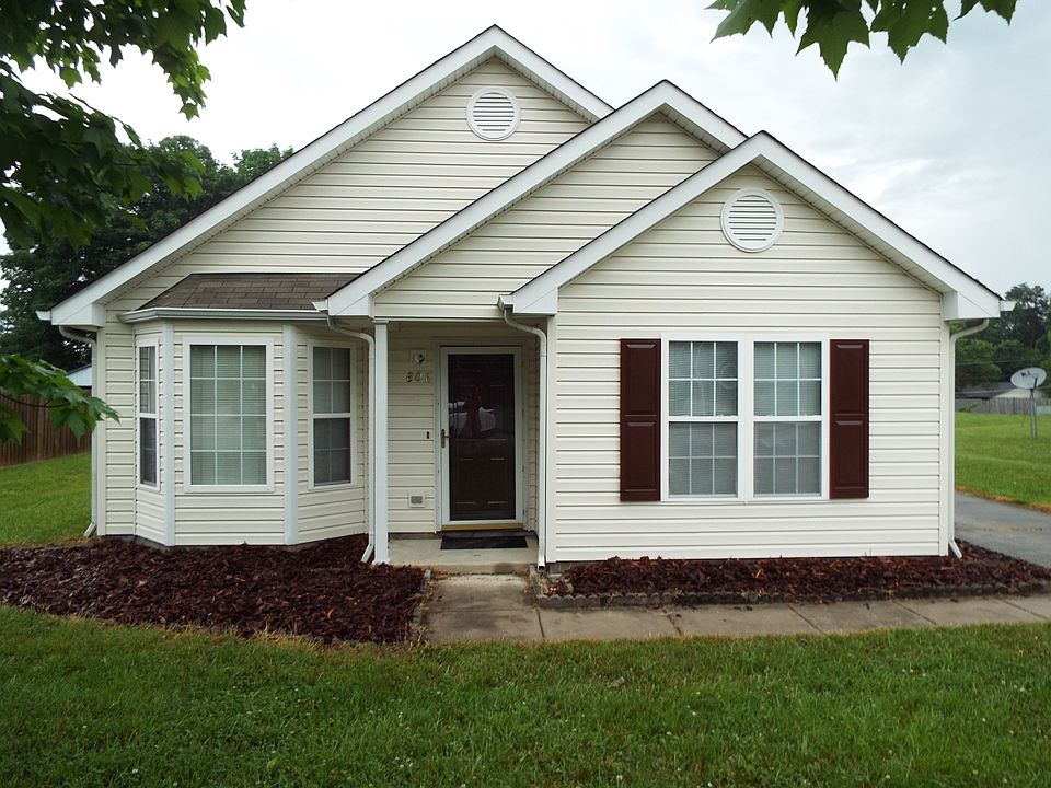 1st image of 806 Banner Oak Ct