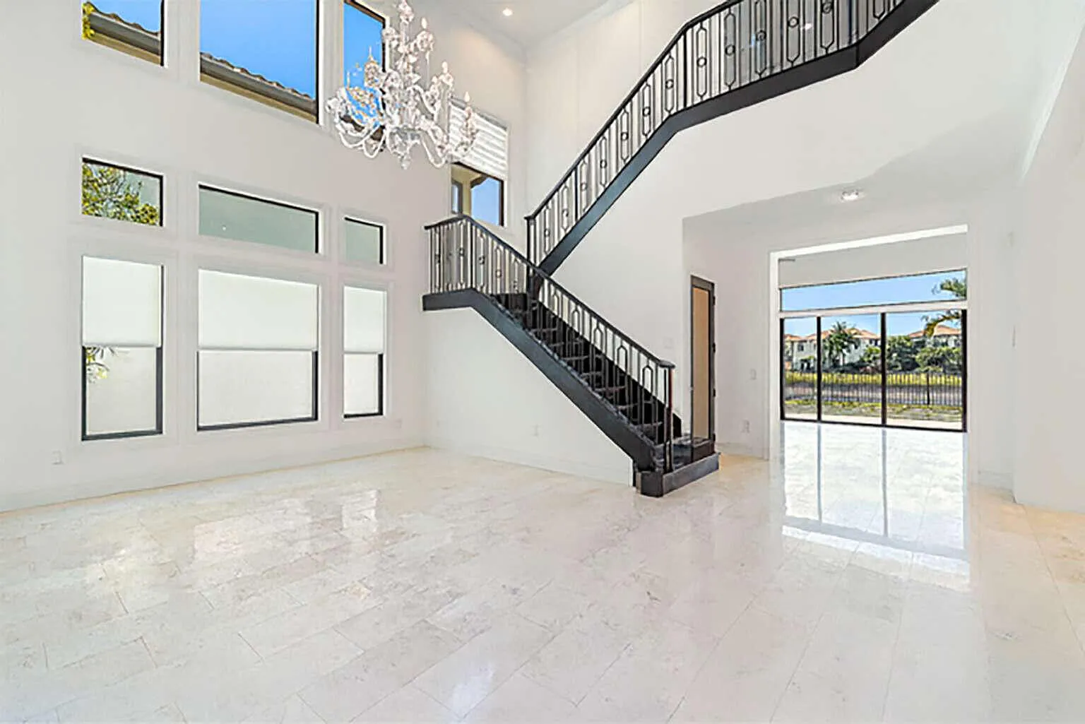 5 bed, 7.5 bath, 5188 sqft, $9,400 — Photo 3