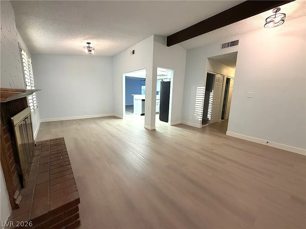 3 bed, 2.0 bath, 1613 sqft, $1,840 — Photo 3