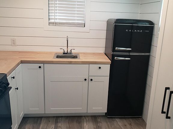 5th image of 21570 E Excelsior Ave