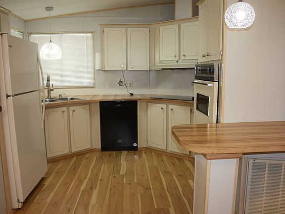 5th image of 31 Alpine Dr
