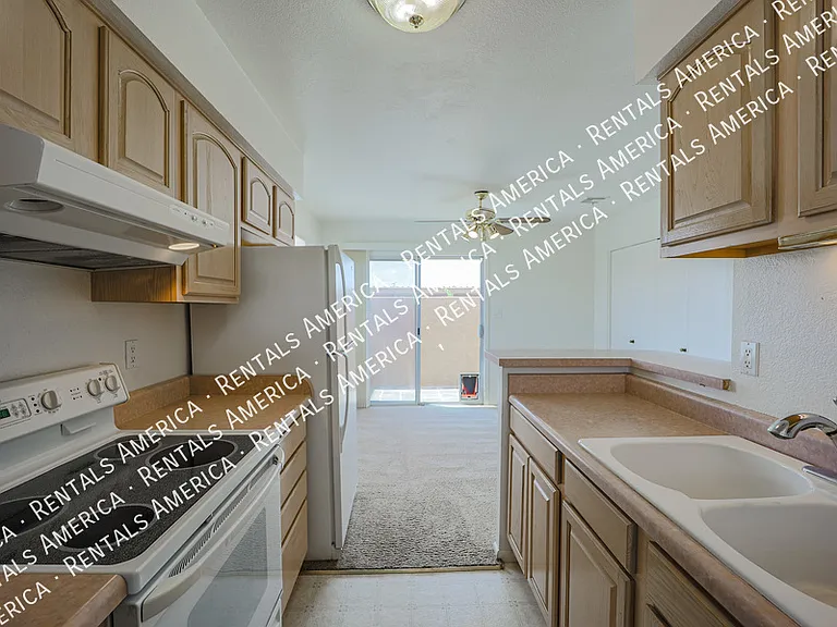 317 W Hononegh Dr #5 — Photo 10