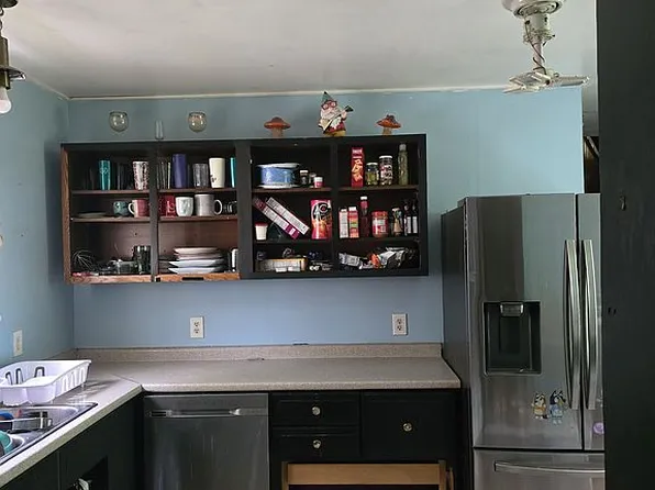 13 Grove St, Newport, NH 03773